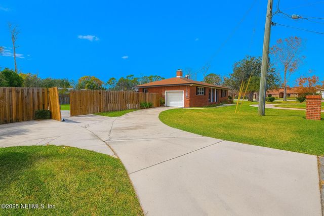 1604 CARBONDALE Drive N, Jacksonville, FL 32208