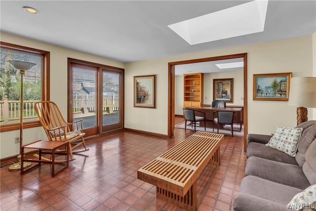 26 Heritage Rd W, Amherst, NY 14221