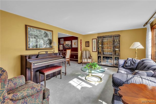 26 Heritage Rd W, Amherst, NY 14221