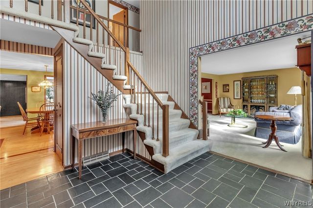 26 Heritage Rd W, Amherst, NY 14221