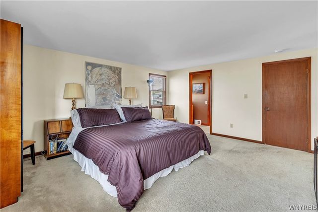 26 Heritage Rd W, Amherst, NY 14221