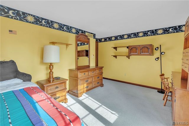 26 Heritage Rd W, Amherst, NY 14221