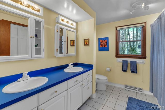 26 Heritage Rd W, Amherst, NY 14221