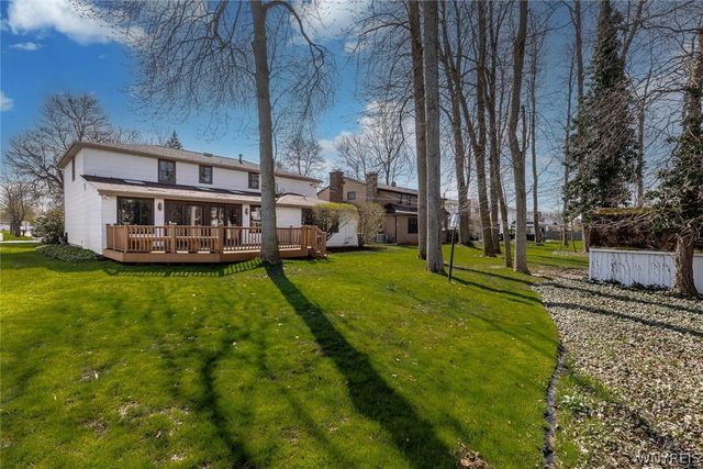 26 Heritage Rd W, Amherst, NY 14221