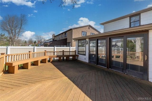 26 Heritage Rd W, Amherst, NY 14221