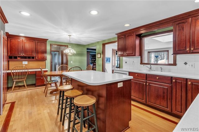 26 Heritage Rd W, Amherst, NY 14221