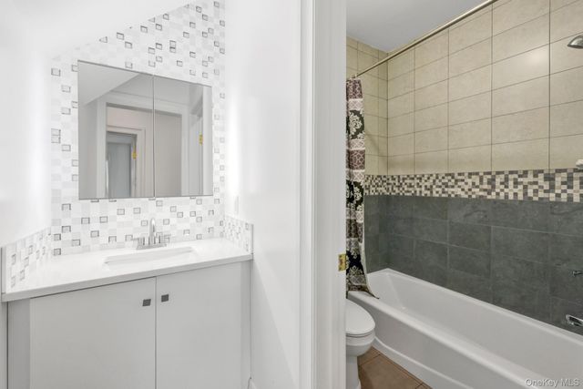 12 Lane Street 206, Monsey, NY 10952