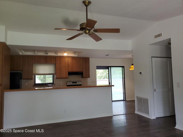 255 8th Court, Vero Beach, FL 32962