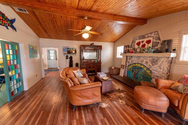668 Omaha Drive, Omaha, TX 75571