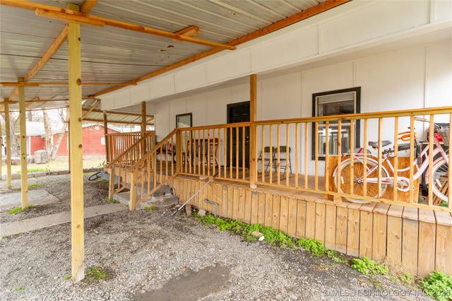 820 E Okmulgee Avenue, Checotah, OK 74426