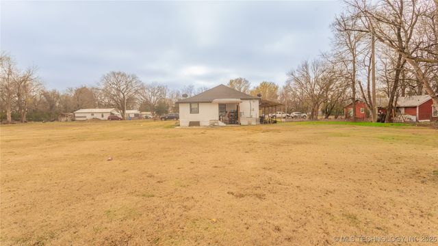 820 E Okmulgee Avenue, Checotah, OK 74426