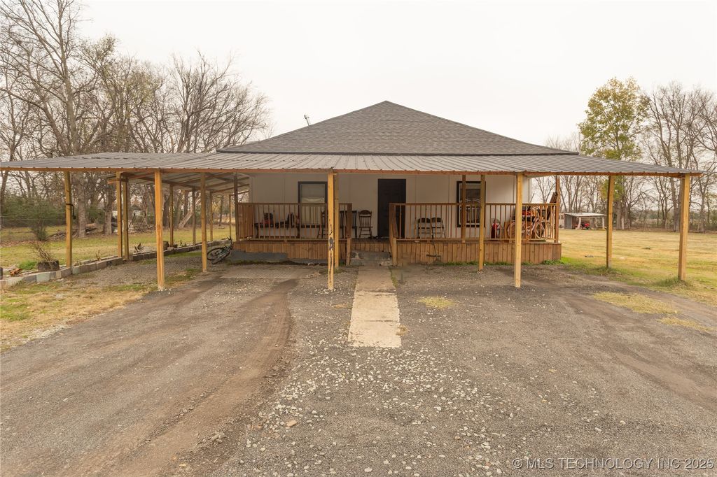 820 E Okmulgee Avenue, Checotah, OK 74426