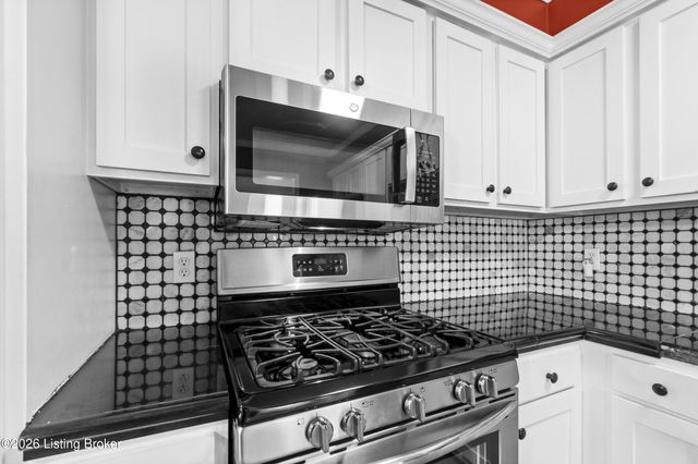 6905 Boxwood Ct, Pewee Valley, KY 40056
