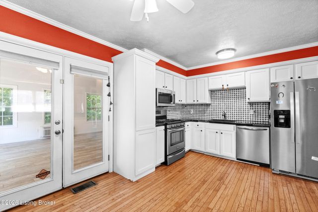 6905 Boxwood Ct, Pewee Valley, KY 40056