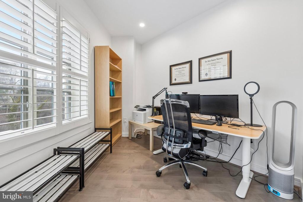 Image 16 of property listing at 190 PRESIDENTIAL BLVD #513, Bala Cynwyd, PA 19004