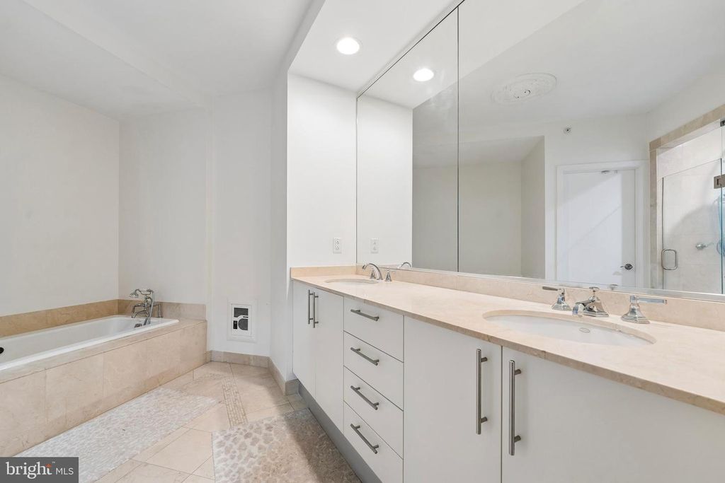 Image 23 of property listing at 190 PRESIDENTIAL BLVD #513, Bala Cynwyd, PA 19004