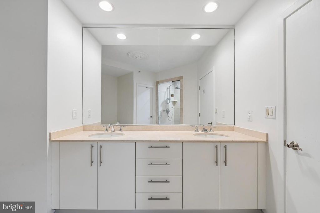 Image 25 of property listing at 190 PRESIDENTIAL BLVD #513, Bala Cynwyd, PA 19004