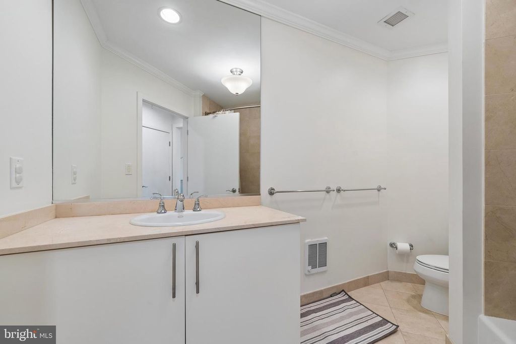 Image 33 of property listing at 190 PRESIDENTIAL BLVD #513, Bala Cynwyd, PA 19004