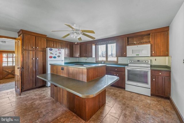 527 BETHEL CHURCH RD, Spring City, PA 19475