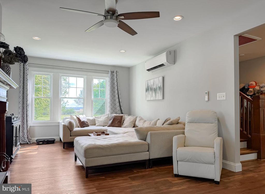 Image 15 of property listing at 16146 THOMAS RD, Piney Point, MD 20674
