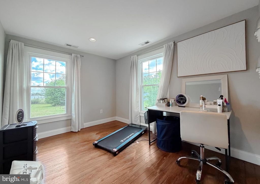 Image 23 of property listing at 16146 THOMAS RD, Piney Point, MD 20674