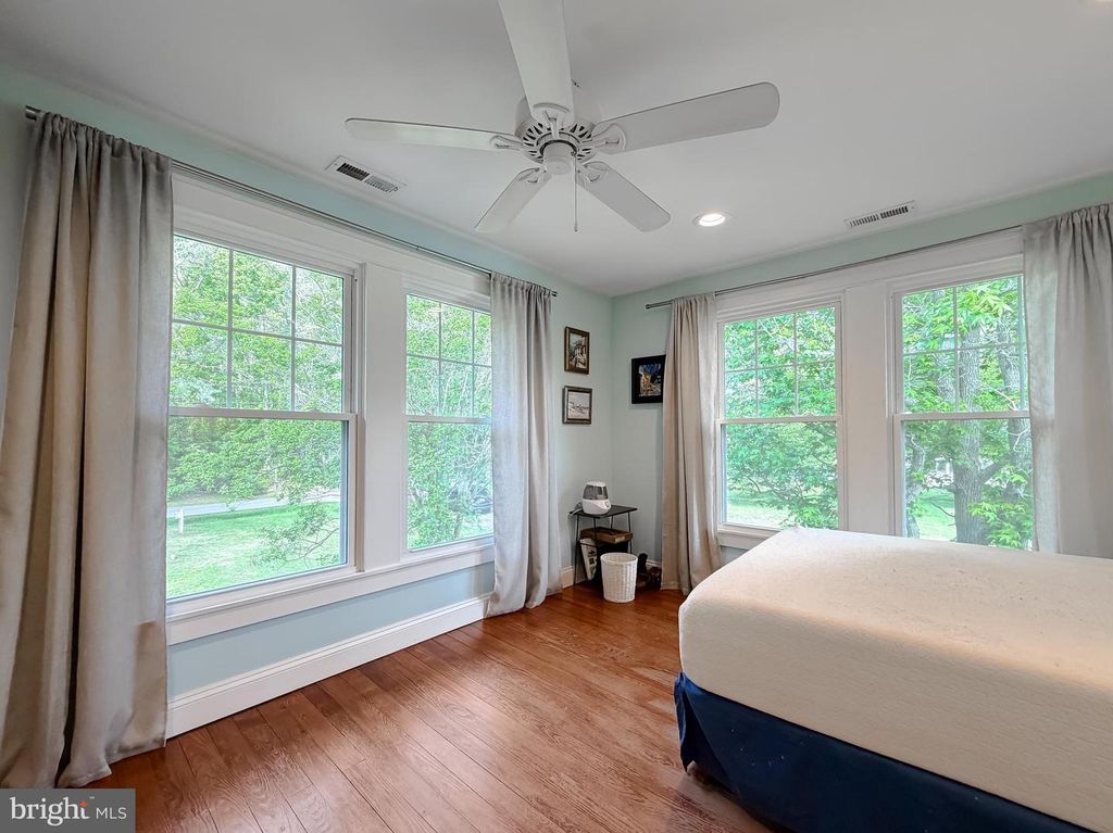 Image 24 of property listing at 16146 THOMAS RD, Piney Point, MD 20674