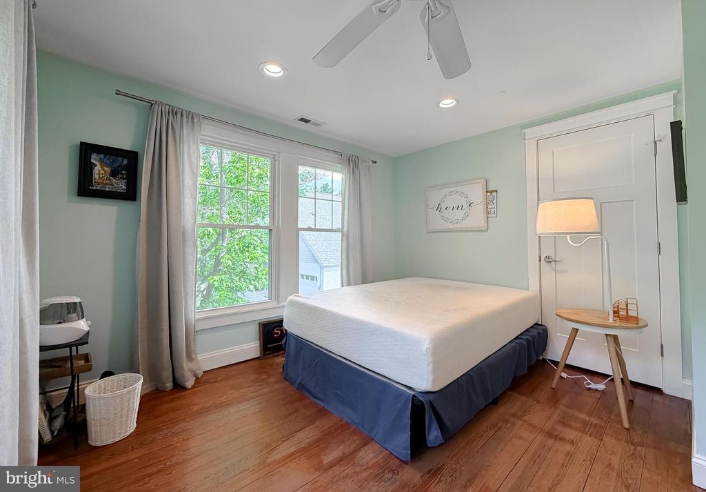 Image 25 of property listing at 16146 THOMAS RD, Piney Point, MD 20674
