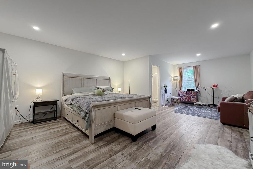 Image 32 of property listing at 16146 THOMAS RD, Piney Point, MD 20674
