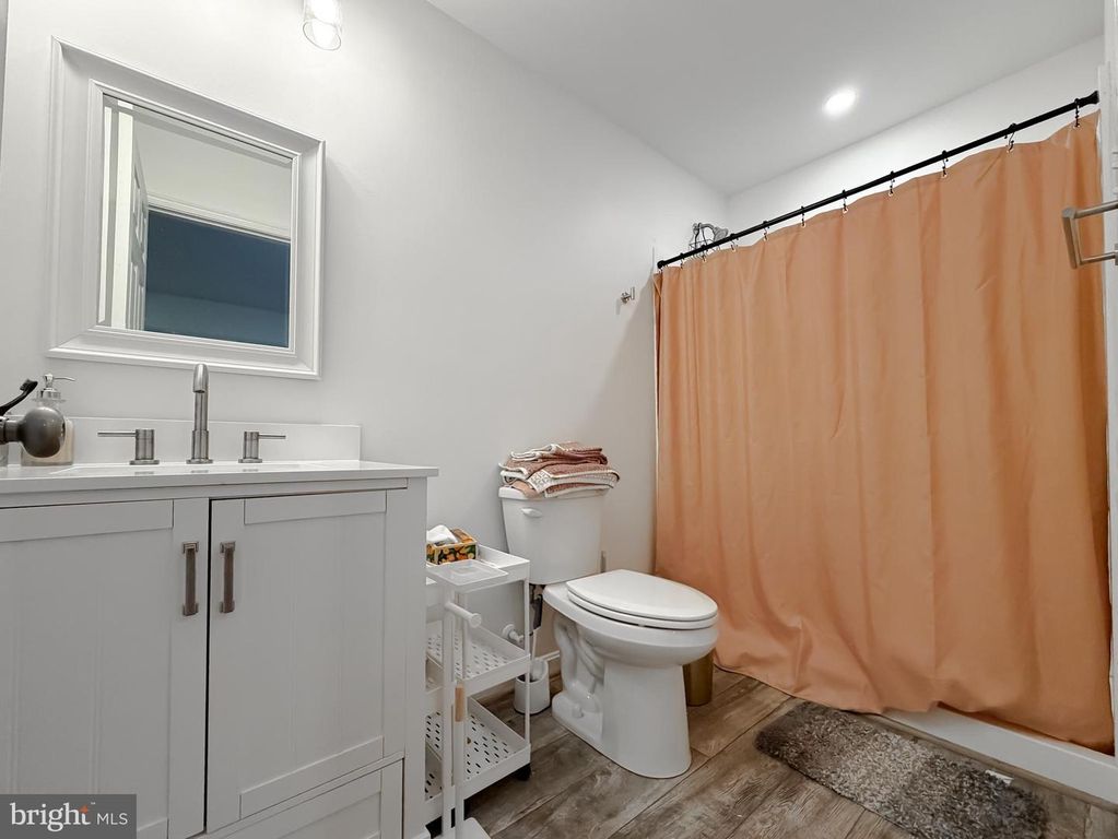 Image 35 of property listing at 16146 THOMAS RD, Piney Point, MD 20674