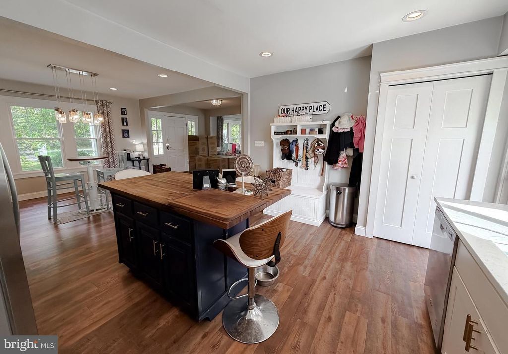 Image 5 of property listing at 16146 THOMAS RD, Piney Point, MD 20674