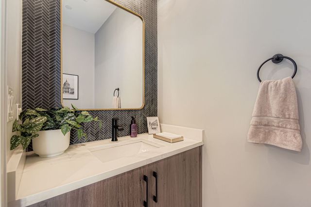 4446 S Drexel Boulevard B, Chicago, IL 60653