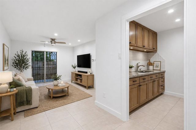 7200 Clarewood Drive 1700, Houston, TX 77036