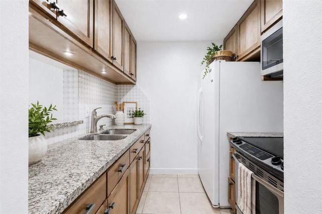 7200 Clarewood Drive 1700, Houston, TX 77036