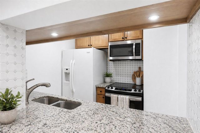 7200 Clarewood Drive 1700, Houston, TX 77036