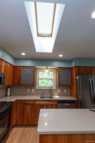 2720 Merelus Drive, Waterford, MI 48329