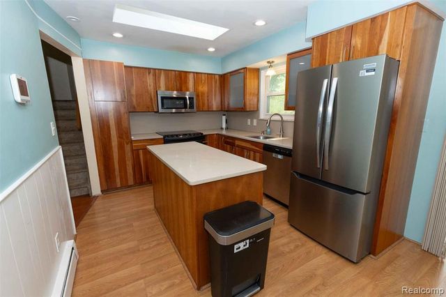 2720 Merelus Drive, Waterford, MI 48329