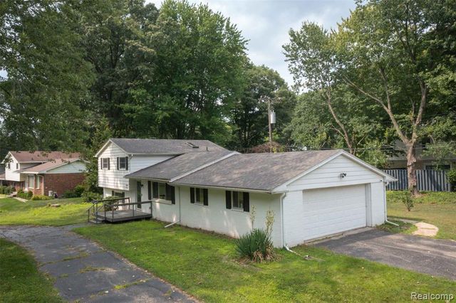 2720 Merelus Drive, Waterford, MI 48329