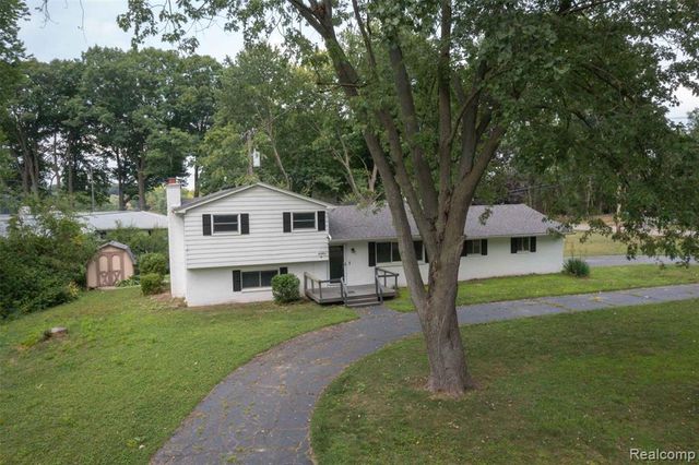 2720 Merelus Drive, Waterford, MI 48329