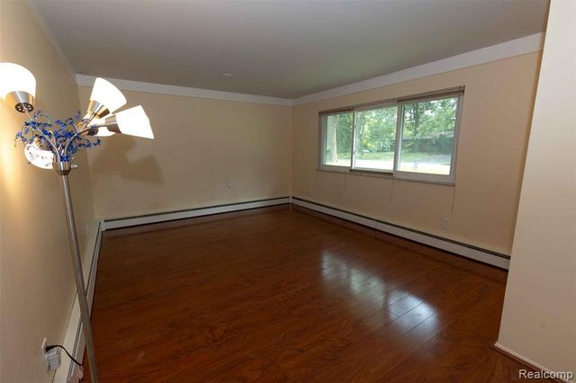 2720 Merelus Drive, Waterford, MI 48329