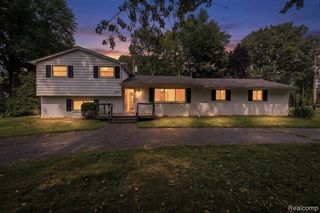 2720 Merelus Drive, Waterford, MI 48329