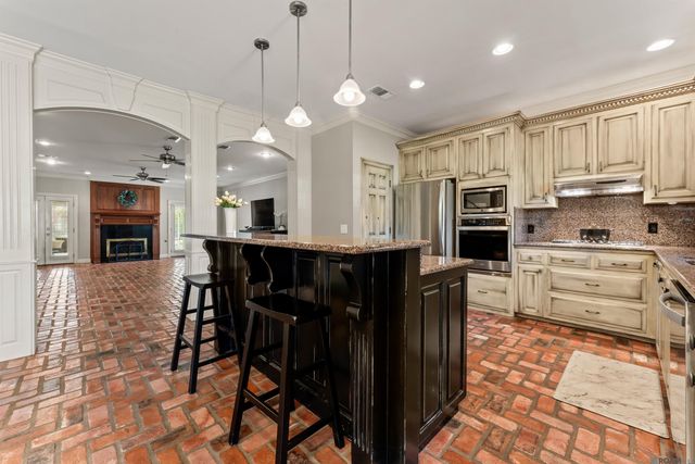 10222 Sagefield Dr, Baton Rouge, LA 70818