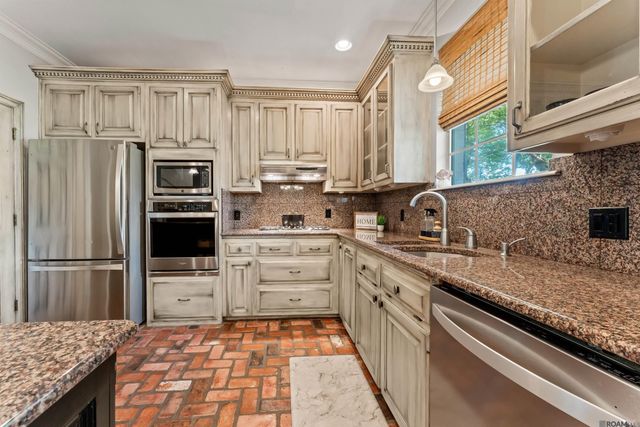 10222 Sagefield Dr, Baton Rouge, LA 70818