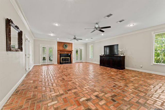 10222 Sagefield Dr, Baton Rouge, LA 70818