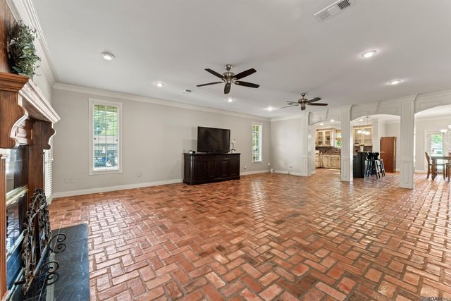 10222 Sagefield Dr, Baton Rouge, LA 70818