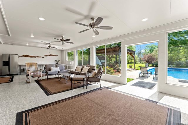 10222 Sagefield Dr, Baton Rouge, LA 70818