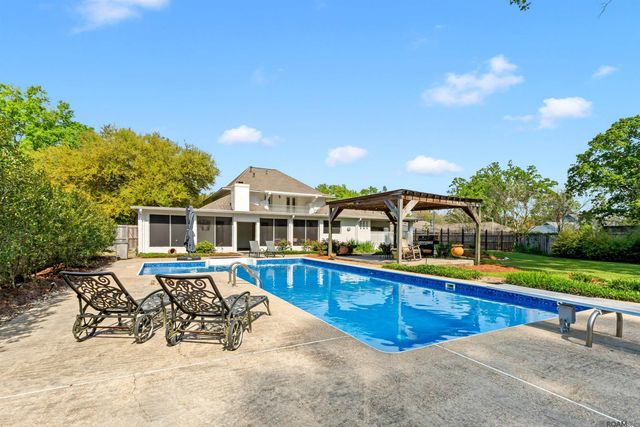 10222 Sagefield Dr, Baton Rouge, LA 70818