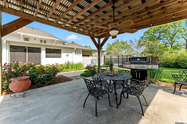 10222 Sagefield Dr, Baton Rouge, LA 70818