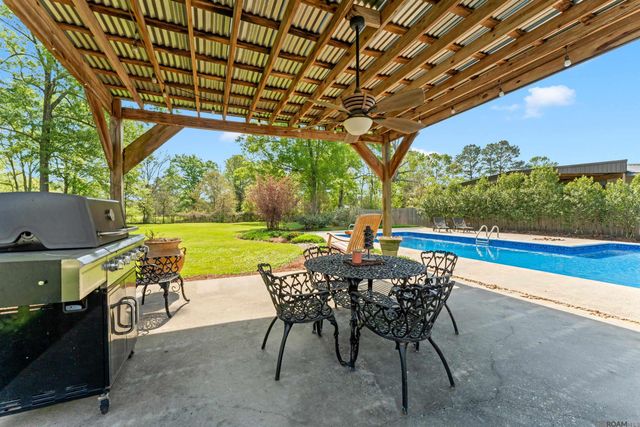 10222 Sagefield Dr, Baton Rouge, LA 70818