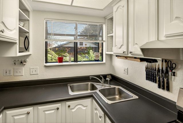 495 Chestnut Street 23, Ashland, OR 97520