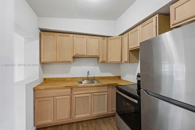 1045 NW 115th St, Miami, FL 33168